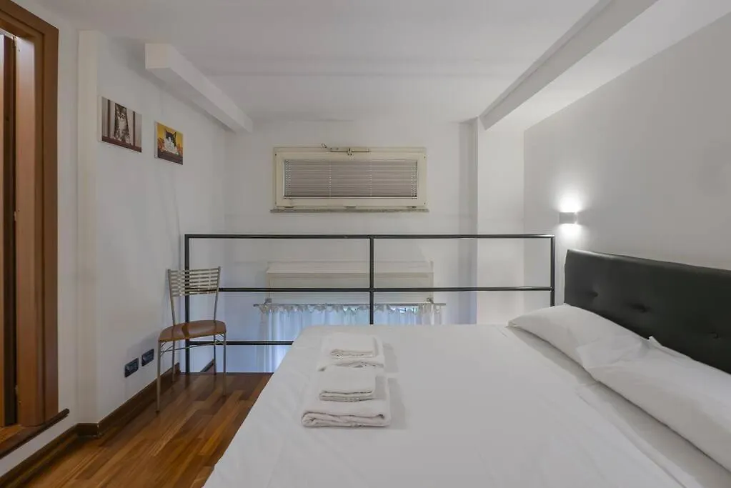 Youhosty - Ampere 102 Milano Italien