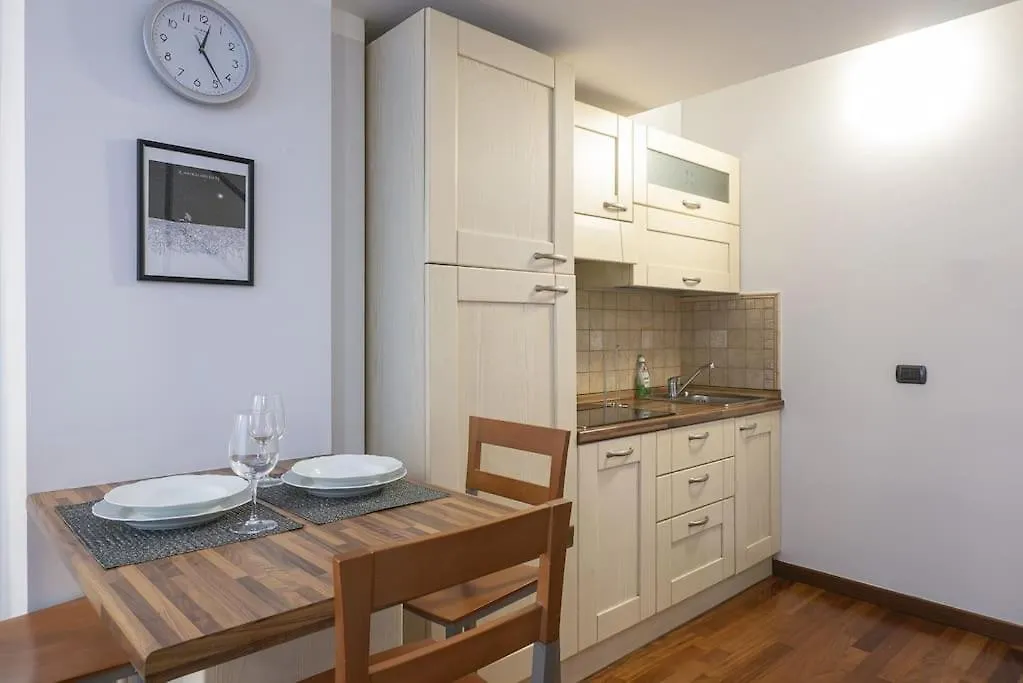 Apartment Youhosty - Ampere 102 Milan