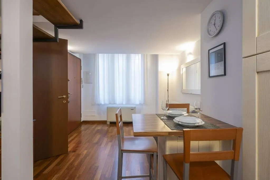 Apartment Youhosty - Ampere 102 Milan